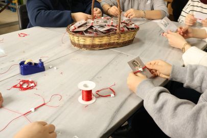 İzmit Beyaz Kalpler öğrencilerinden kadın personele el emeği 8 Mart sürprizi