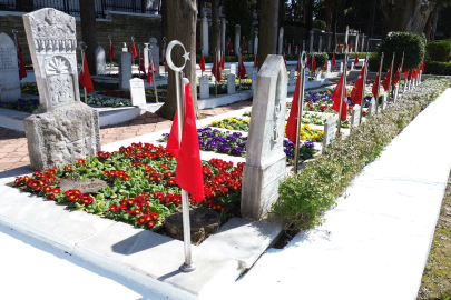 Şehitlikler 18 Mart’a hazırlanıyor