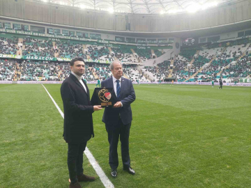 Fenerbahçe, Bursaspor ve Fatih Tekke’ye fair play ödülleri takdim edildi