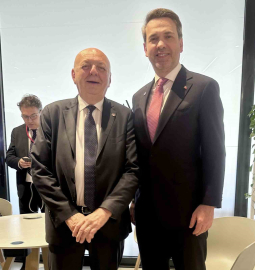 Enerji ve Tabii Kaynaklar Bakanı Bayraktar, İtalyan mevkidaşı Fratin ile bir araya geldi