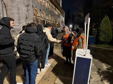 AK Parti İstanbul’dan 39 ilçenin 961 mahallesinde lokum ikramı