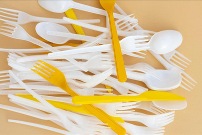 Plastik Çatal, Tabak ve Pipetlere Yasak Geliyor! İşte Yeni Düzenlemenin Detayları