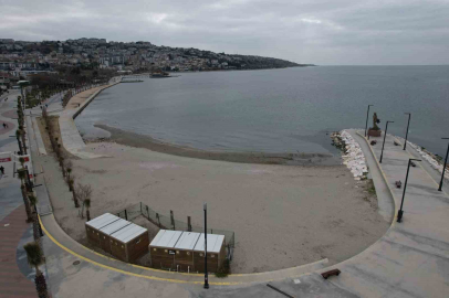 Büyükçekmece’de deniz çekildi