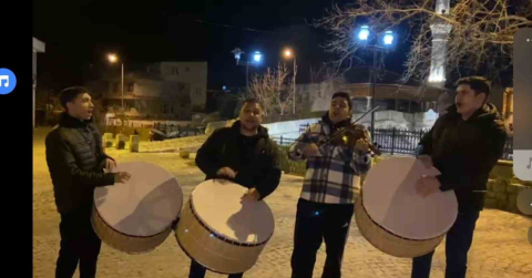 Yaklaşık bir asırdır sahura şarkılarla uyanıyorlar