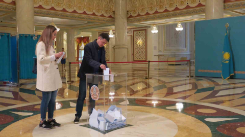 Kazakistan’da halk, yeni anayasa için sandık başında