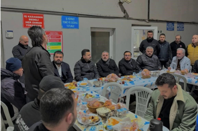 Sincan Belediye Başkanı Ercan gece mesaisi yapan belediye çalışanlarıyla sahur yaptı