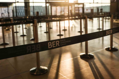 Berlin Brandenburg Havalimanı’nda grev nedeniyle 445 uçuş iptal oldu, 57 bin yolcu etkilendi