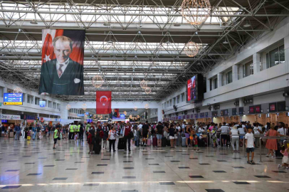 Bakan Uraloğlu: "Bayramda iç hatlarda 867 ilave sefer planladık"