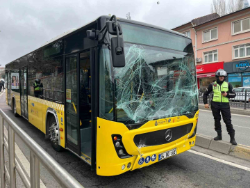 Üsküdar’da iki İETT otobüsü çarpıştı