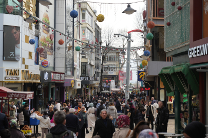 İzmit’te Bayram Telaşı: Adım Atacak Yer Kalmadı!