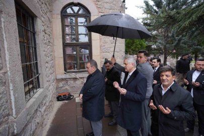 BBP Genel Başkanı Destici, Muhsin Yazıcıoğlu’nun kabrini ziyaret etti