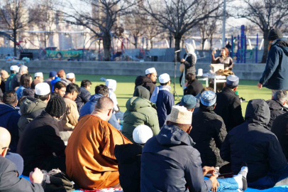 New York’ta bayram namazı sokaklara taştı