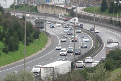 Bayram tatili dönüşleri başladı, TEM'de akıcı yoğunluk hakim