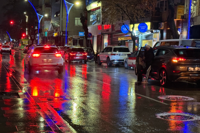 Cadde ortasında dehşet anları: Tekme ve yumruklarla feci şekilde darbedildi