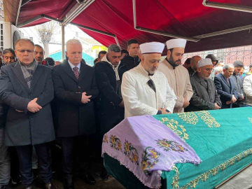 Fatih’te çöken binada hayatını kaybeden yaşlı kadın son yolculuğuna uğurlandı