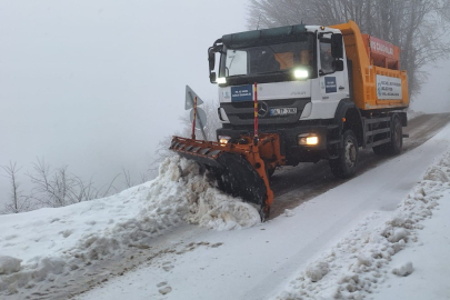 Kocaeli'nin yüksek kesimleri bayram sabahı beyaza büründü