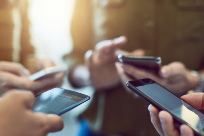 Teknoloji Dünyasında Sürpriz: Eski Telefon Özellikleri Yeniden Sahneye Çıkıyor