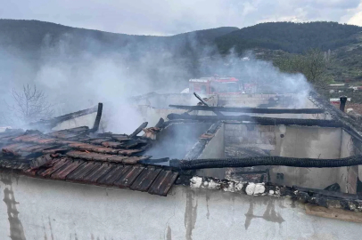 Yatağan’daki yangında bir ev küle döndü
