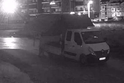 Atığını sokağa atan sürücüye fotokapan takibi