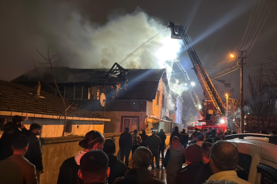 Elektrikli Isıtıcı Faciası: Ev Alevlere Teslim Oldu, 3 Kişi Dumandan Etkilendi