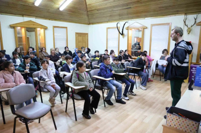 Büyükşehir Belediyesi çocuklara suyun önemini anlatıyor
