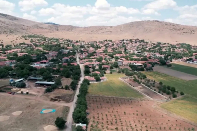 Köyünün sit alanından çıkması için imza topluyor
