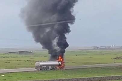 Cizre’de seyir halindeki tır alev topuna döndü
