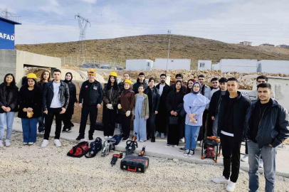 Elazığ’da öğrencilere temel arama ve kurtarma eğitimi verildi
