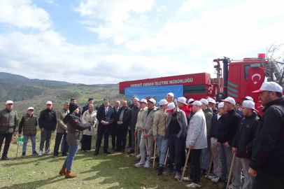 Havran’da öğrenciler fidanları toprakla buluşturdu
