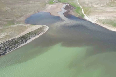 Adıyaman’ın kanalizasyon atığı Atatürk Barajı’nı siyaha bürüdü
