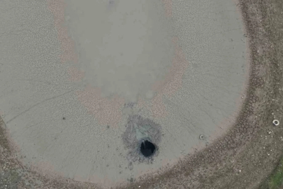 46 yıl sonra ortaya çıktı: Gölet çöktü, su yer altından başka noktadan çıktı
