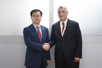 Bakan Bolat, Yaounde’de Güney Koreli Bakan Han-Koo ile görüştü