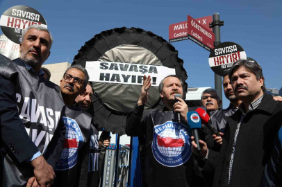 Memur-Sen, ABD Büyükelçiliği önüne siyah çelenk bıraktı