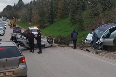 Tesla Kontrolden Çıktı, Otopark Savaş Alanına Döndü: İki Araç Hurdaya Döndü