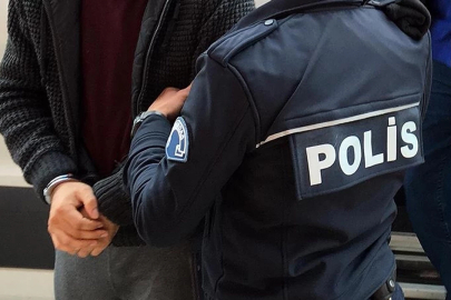 Kalpazan seyyar darphaneye çevirdiği kiralık araçta yakalandı