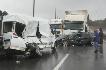 Kocaeli’de TEM’de Korkutan Kaza! 6 Araç Birbirine Girdi, Trafik Felç Oldu