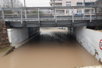 Kocaeli Körfez’de Alt Geçidi Su Bastı! Trafiğe Kapatıldı