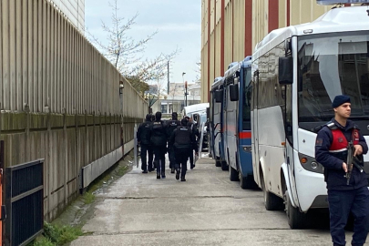 Kocaeli'de 3 kişinin öldüğü silahlı saldırıya ilişkin 9 şüpheli adliyede