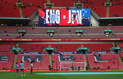 Japon taraftarlar, dünyaya örnek olmaya devam ediyor