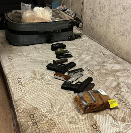 Esenyurt’ta bir eve düzenlenen operasyonda uyuşturucu ve el bombası ele geçirdi