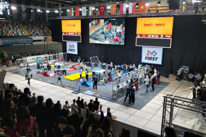 İzmitli robotik takımlar, Turknet'in teknoloji altyapısıyla FRC'de yarıştı