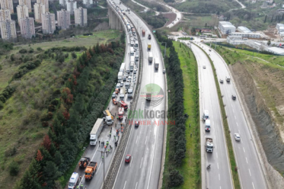 Kocaeli TEM Otoyolu’nda Korkunç Kaza! 4 Araç Birbirine Girdi, 2 Kişi Öldü