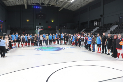 Çayırova'da özel bireyler ve basketbolcular potada buluştu