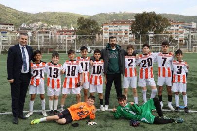 Körfez'de 23 Nisan futbol turnuvasının şampiyonu Atatürk Ortaokulu oldu