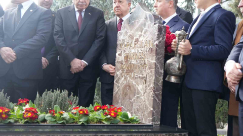 MHP Lideri Bahçeli, Türkeş’in kabrini ziyaret etti