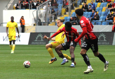 Trendyol Süper Lig: Gençlerbirliği: 0 - Göztepe: 1 (ilk yarı)