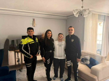 Down sendromlu Melik’e polis ekiplerinden doğum günü sürprizi