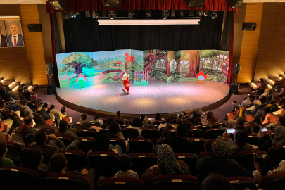 Darıca'da çocuklar hafta sonunu tiyatroyla değerlendiriyor