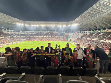 Eğil’den gelen çocuklar Amed Sportif Faaliyetler - Boluspor maçını tribünden izledi