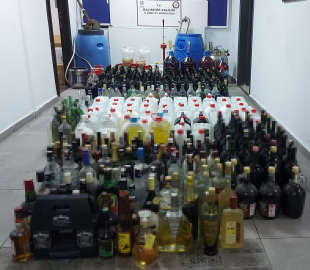 Ayvalık’ta kaçak içki ve uyuşturucudan 2 tutuklama